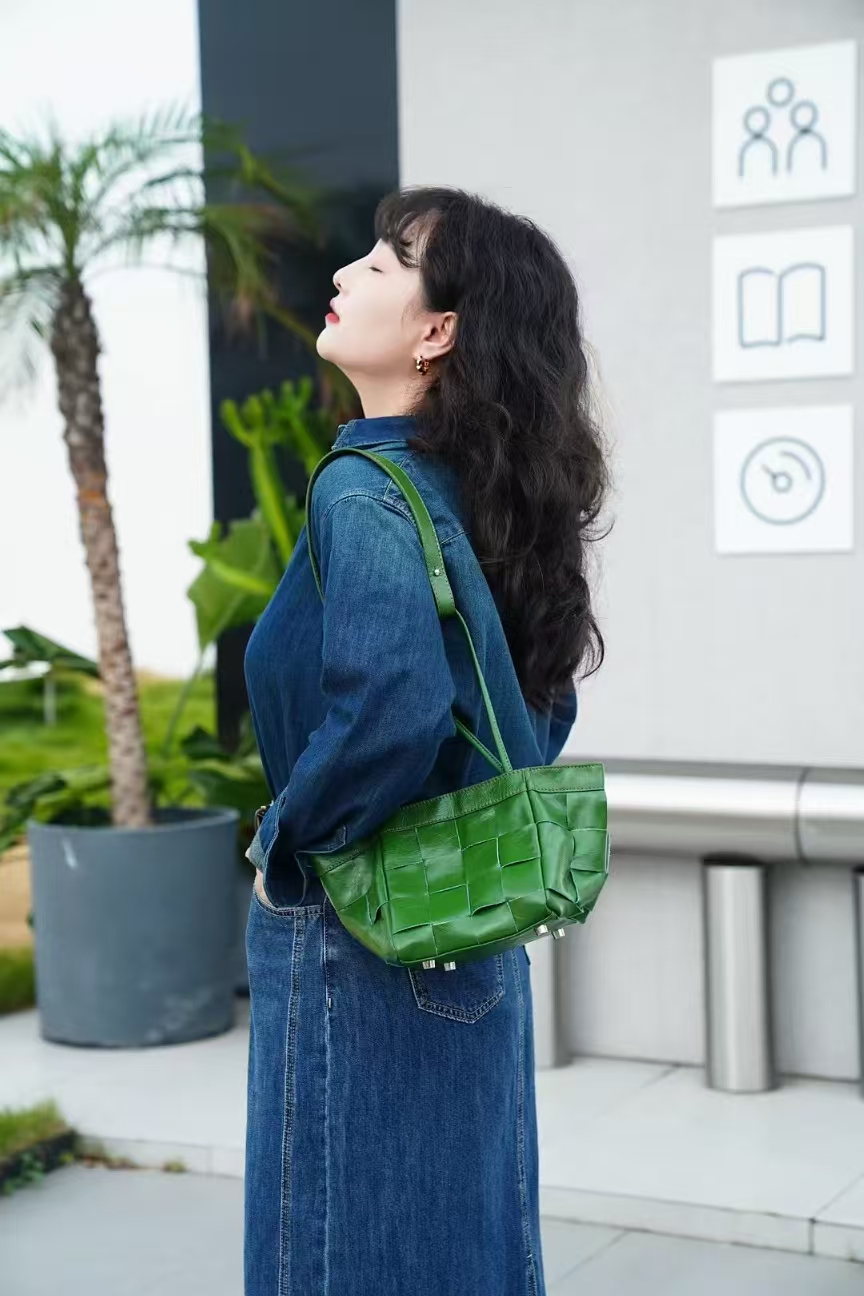 Top-Grain Oil-Waxed Cowhide Woven Small Square Bag genuine leather shoulder bag Cross body bag